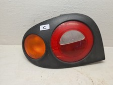 Feu arrière conducteur pour