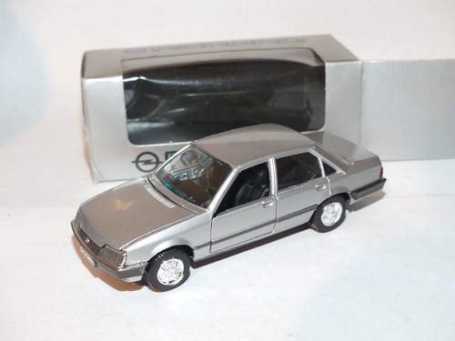 Opel rekord gris gama - gris, 1:43