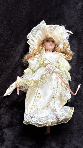 Poupée porcelaine fille - en,