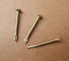 Boite de 500 vis acier zingué Wurth 4,8 x 50 mm autoperceuses à ailettes pro