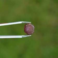 Rubis brut de Madagascar