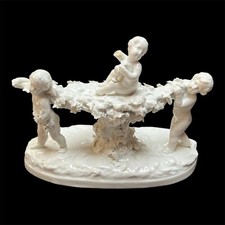 GROUPE en porcelaine biscuit "LE TRIOMPHE DES ENFANTS VENDANGEURS"XIXème