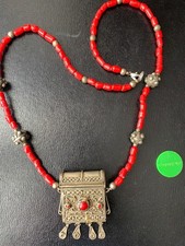 collier amulette porte Coran