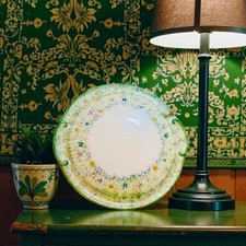 Grand plat fleuri en céramique – effet craquelé