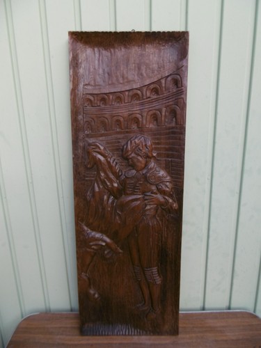 Bois sculpté dans masse - dans,