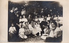 BM269 Carte Photo vintage card RPPC Groupe femme famille transat jardin