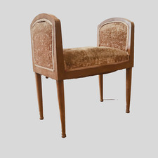 tabouret style Louis XV en bois naturel assise recouvrement tissus . XX siècle .