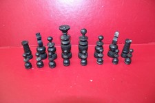 ANCIENNES PIECES DE JEU D'ECHEC.