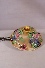 ANCIENNE SUSPENSION EN BARBOTINE FLEURS RAISINS PORTE PLANTE CERAMIQUE 1900