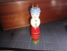 Ancien TRICOTIN en bois - Robe rouge & pied vert - H : 12 cm