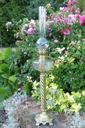 Ancienne lampe petrole fût - ancienne,