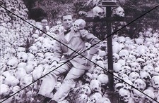  curiosité , oddities : photo " montagne de cranes humains  "