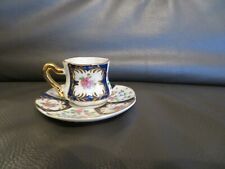 tasse miniature sur pied