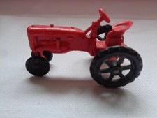 TRACTEUR AGRICOLE  FARMALL JOUEF PLASTIQUE ROUGE  HO  L : 5,3 CM