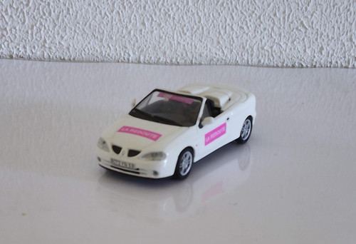Voiture norev renault - 1/43,