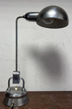 Éts JUMO & PERRIAND Charlotte.    Lampe de bureau orientable modèle « 600 »