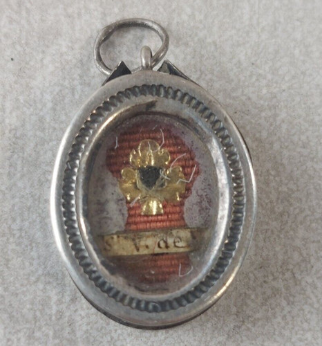 Ancien reliquaire pendentif - /,