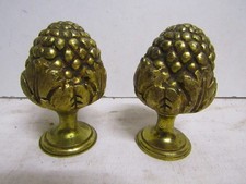 ensemble de 2 pommes de pins