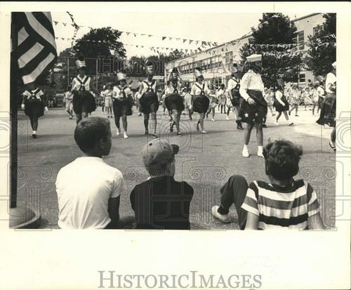 1964 press photo dance - press, at