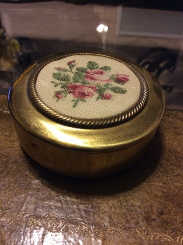 Small metal box goblein needle - metal, box/goblein