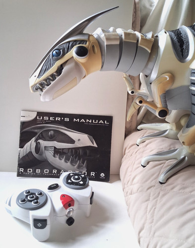 Wowwee robonetics roboraptor - robonetics,