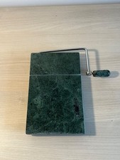 Coupe-fromage en marbre vert avec poignée assortie