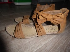 Sandales suédine camel avec gros noeud côté - 40