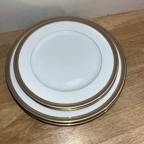 Lot assiettes porcelaine - 4,