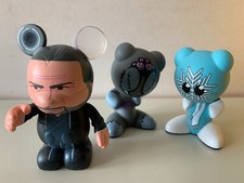 LOT FIGURINES VINYLMATION KEVIN FLYNN THOMAS SCOTT + FUNKEYS // ART TOYS