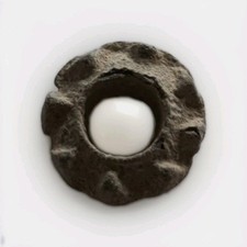 Belle ROUELLE tronçonique / fusaïole en plomb dites “à 8 cabochons” Gauloise TTB