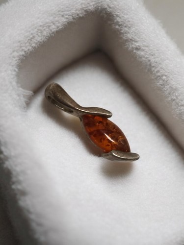 Pendentif vintage ambre