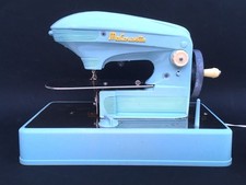 Ancien jouet machine à coudre