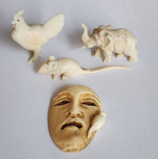 Ensemble de 4 Sujets divers en Matière naturelle sculptée, Animaux et Masque