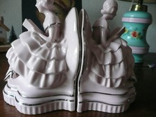 Serre-livres céramique allemande élégantes lisant coloris rose poudré TBE