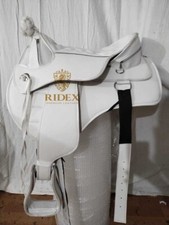 Selle blanche synthétique