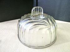 Cloche à fromage ancienne en verre pressé moulé