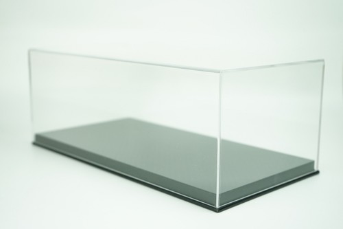 Vitrine plexiglas avec - , socle