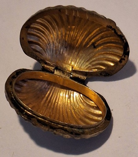 Médaillon ancien coquille - médaillon,
