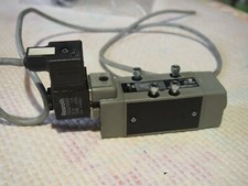 Distributeur pneumatique BOSCH 5/2 0 820 024 135 0820024135