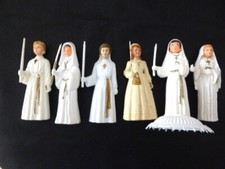 poupées/figurines communiantes en plastique dont 1 très ancienne