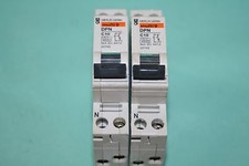 lot de 2 Disjoncteurs  DPN C10A merlin gerin 20745