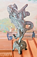 STATUETTE ANGELOT CHERUBIN JOUANT DE LA FLUTE  EN BRONZE H 14 CM  POIDS 450 GR