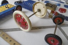 MECCANO - ANCIENNES PIECES DE