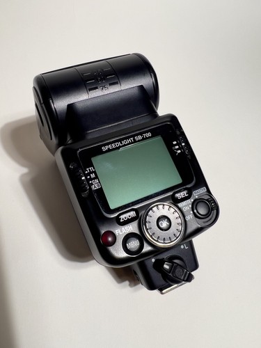 Nikon 700 speedlight - nikon,