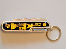 Couteau 9 fonctions en acier et composite noir et or aux monuments de Paris