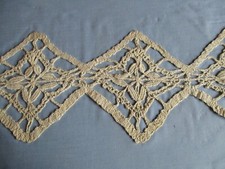 Large et épais entre-deux dentelle aux fuseaux main pour rideaux ancien 1900 