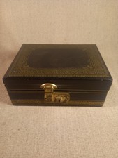 Ancienne boite à bijoux en simili-cuir, coffret en interieur rouge vintage et ré