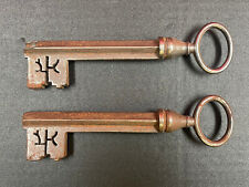 Paire de Clef ancienne fer à canon à croix ou trèfles? une accidentée - 136 mm