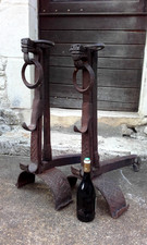 XVII Haute époque Forte et grande paire chenets a tête de bélier H 81 cm
