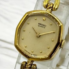 Montre octogonale à quartz